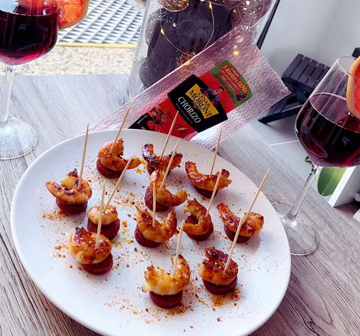 Recette de brochettes de crevettes au chorizo César Moroni