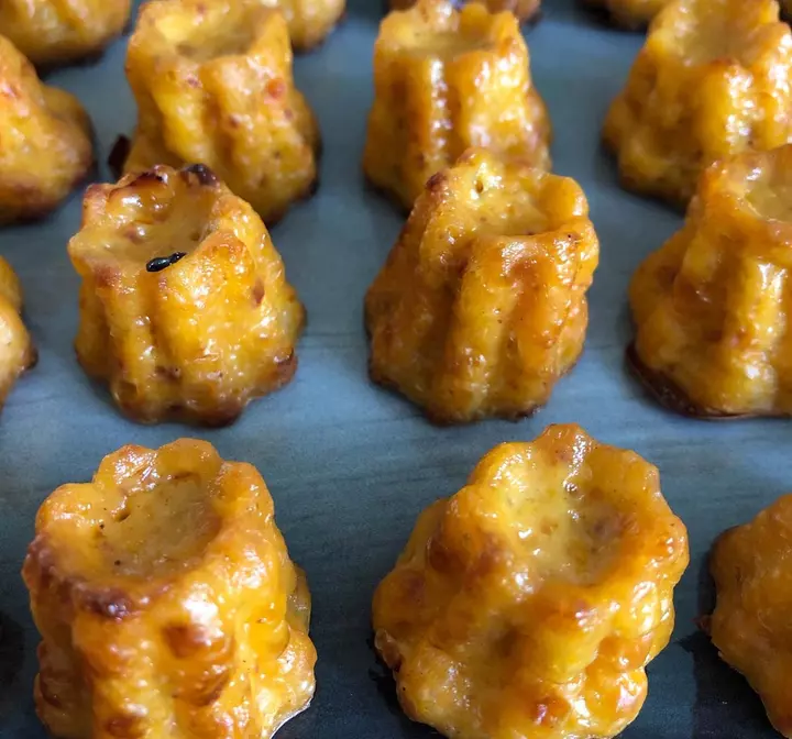 Recette de mini-cannelés au comté et au chorizo César Moroni