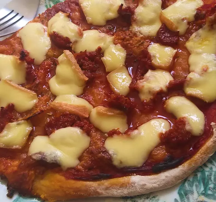 Recette de pizza à la raclette et au chorizo César Moroni