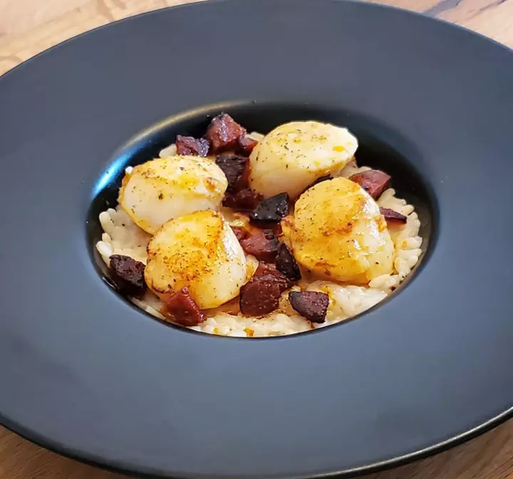 Recette de risotto de Saint-Jacques et chorizo César Moroni