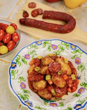 Chorizo, pommes de terre rôties et poivron