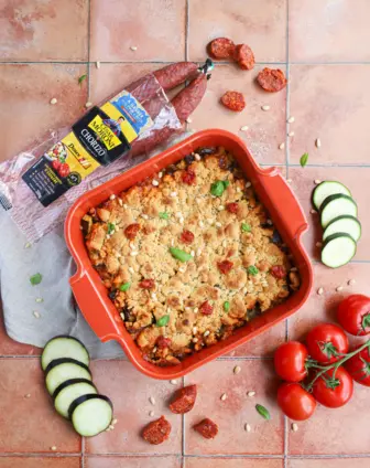 Crumble aux légumes d’été et au chorizo