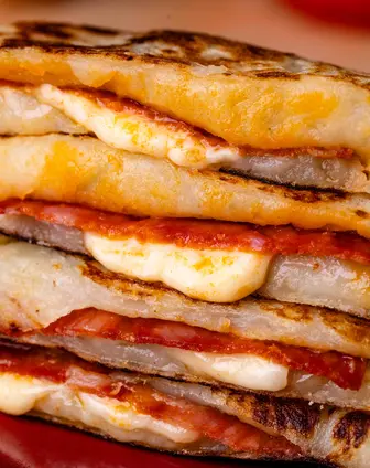 Pancake de pomme de terre, raclette et chorizo